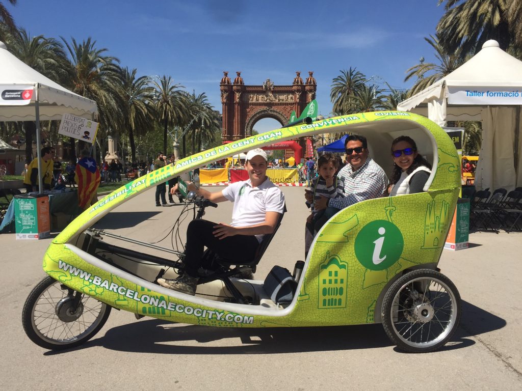Estamos reclutando personal para que nos acompañe durante toda la temporada 2018 en Barcelona. Quieres ser conductor/guia del mejor Bici Taxi de Barcelona?
