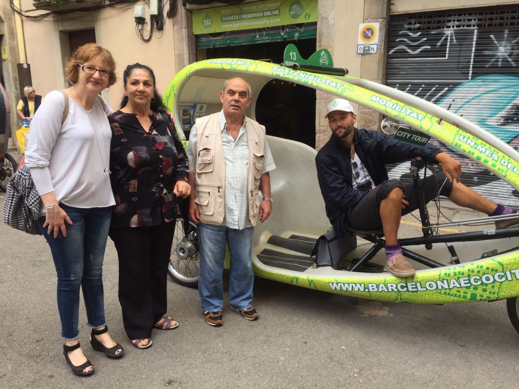 Desde hace muchos años existe TRIXI AMICS, un espacio social creado por TRIXI y continuado ECOCITY, junto a los Trixistas, tenemos la posibilidad de colaborar con nuestro barrio: Ciutat Vella.